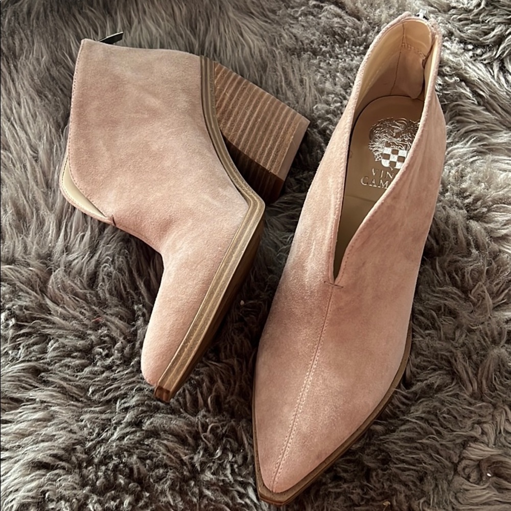 Like New Vince Camuto Suede Ankle Boots Nude 7.5